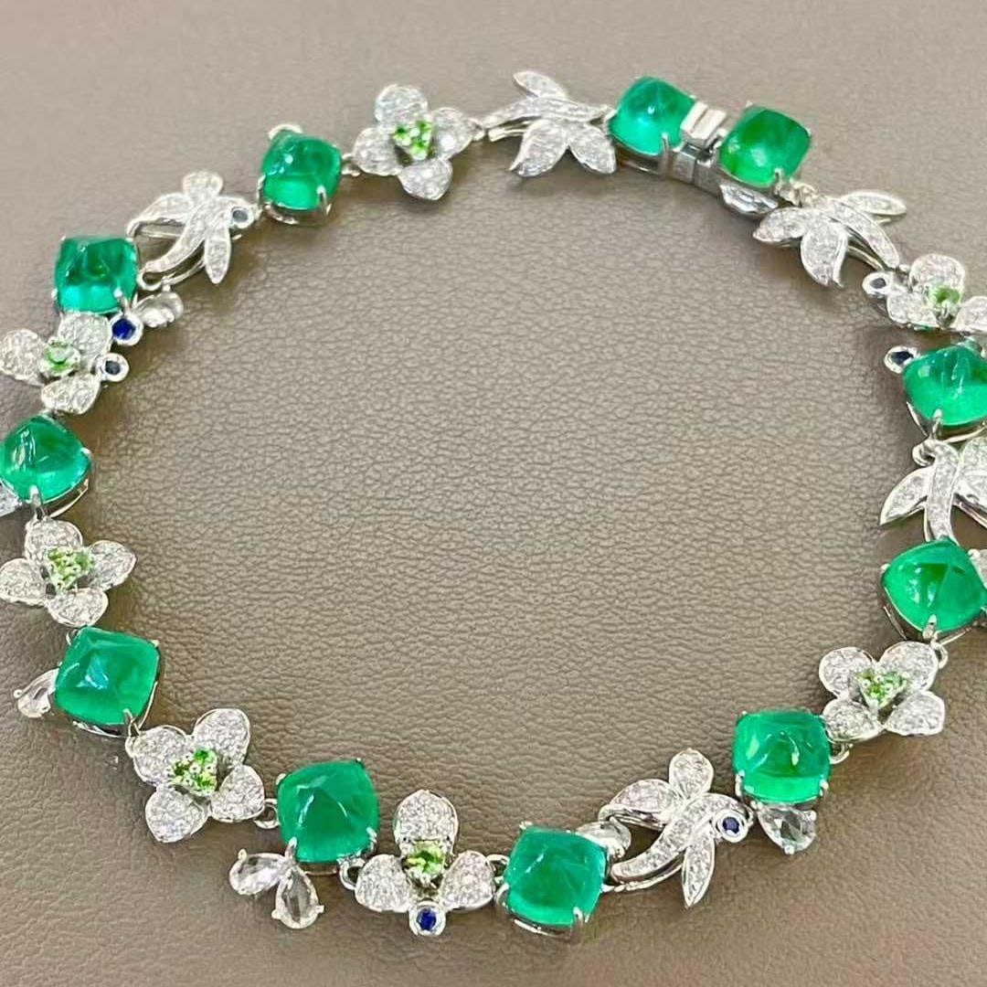 14k Gold 9.6 Ctw Natural Emerald & Diamond Bracelet: Ref:231039027 // gold content:14k gold // main gemstone:emerald // shape:sugar-loaf // carat weight:8. 6ct // color:green // treatment:natural // // adjacent gemstone 2 : diamond // shape:round // car