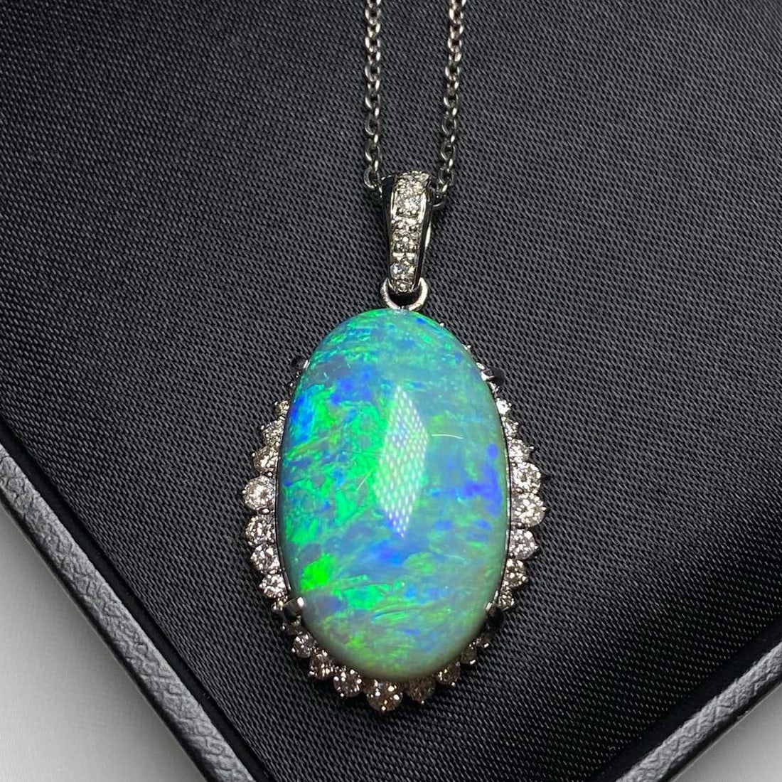 14k Gold 19.81 Ctw Natural Opal & Diamond Pendant( Without Chain ): Ref:231039044 // gold content:14k gold // main gemstone:opal // shape:oval // carat weight:19. 03ct // color:color // treatment:natural // // adjacent gemstone 2 : diamond // shape:round // carat