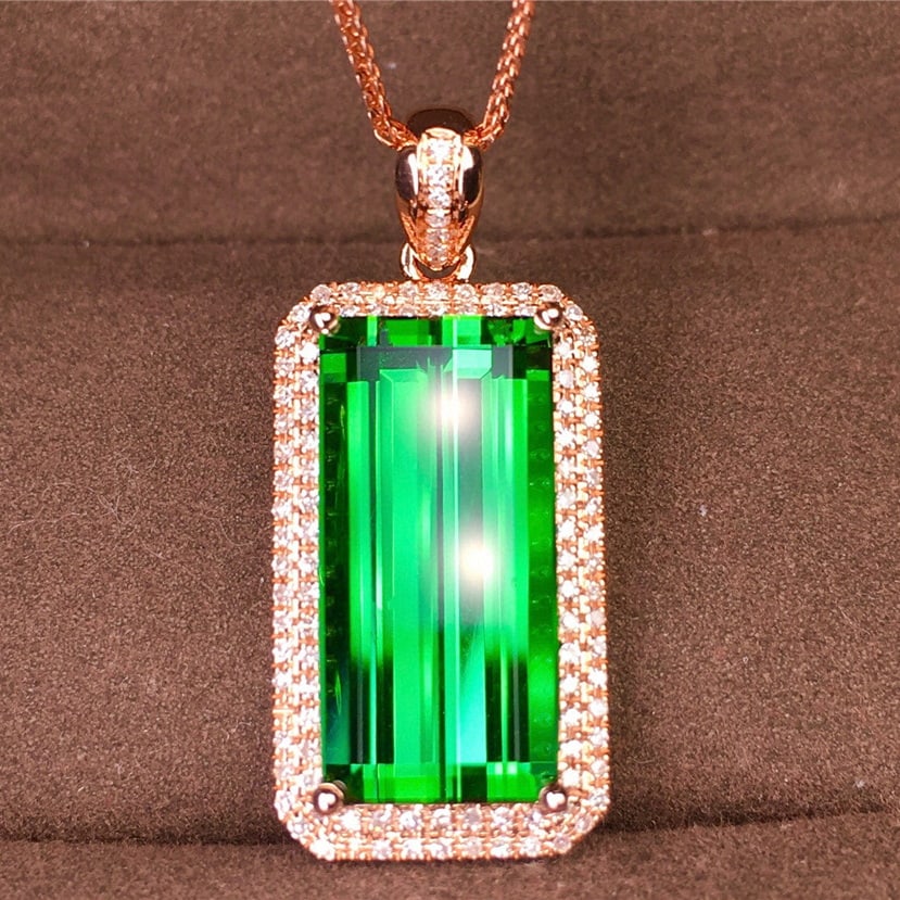 14k Gold 6.9 Ct Natural Tourmaline & Diamond Pendant( Without Chain ): Ref:231039049 // gold content:14k gold // main gemstone:tourmaline // shape:octagonal // carat weight:6. 9ct // color:green // treatment:natural // // adjacent gemstone 2 : diamond // shape:round // c