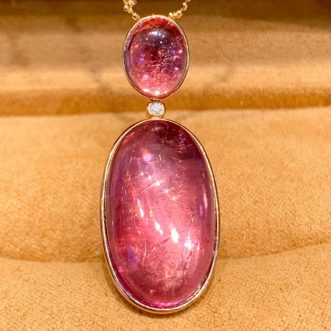 14k Gold 17.6 Ct Natural Tourmaline & Diamond Pendant( Without Chain ): Ref:231039053 // gold content:14k gold // main gemstone:tourmaline // shape:oval // carat weight:17. 6ct // color:red // treatment:natural // // adjacent gemstone 2 : diamond // number of stones:1 // 