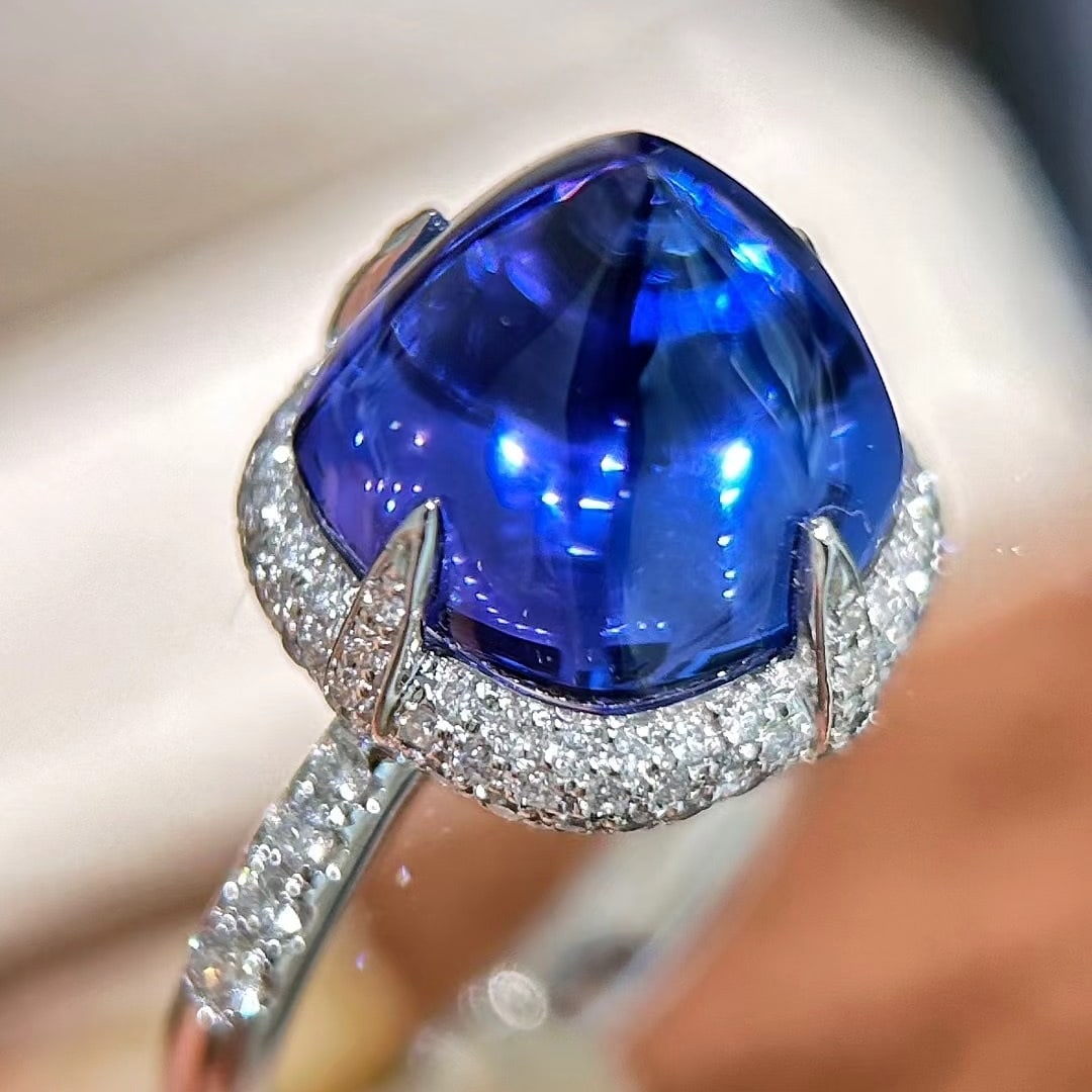 14k Gold 9.02 Ctw Natural Tanzanite & Diamond Ring: Ref:231039055 // gold content:14k gold // ring size:7. 25us // // main gemstone:tanzanite // shape:sugar-loaf // carat weight:8. 5ct // color:blue // treatment:natural // // adjacent gemstone 2 : diam