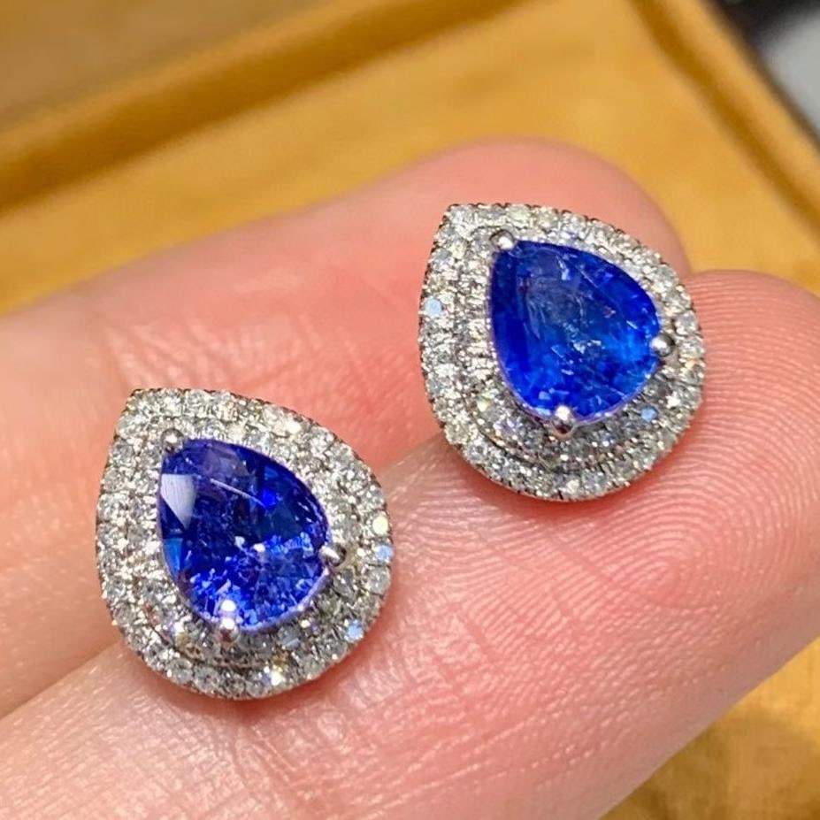 14k Gold 1.9 Ct Natural Sapphire & Diamond Earrings: Ref:231039065 // gold content:14k gold // main gemstone:sapphire // shape:pear // carat weight:1. 9ct // color:blue // treatment:natural // // adjacent gemstone 2 : diamond // shape:round // clarity