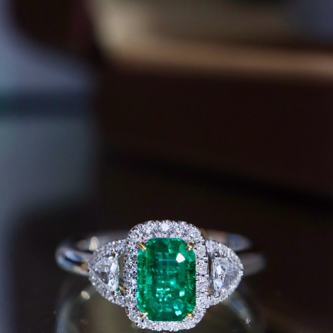 14k Gold 0.78 Ctw Natural Emerald & Diamond Ring - 5
