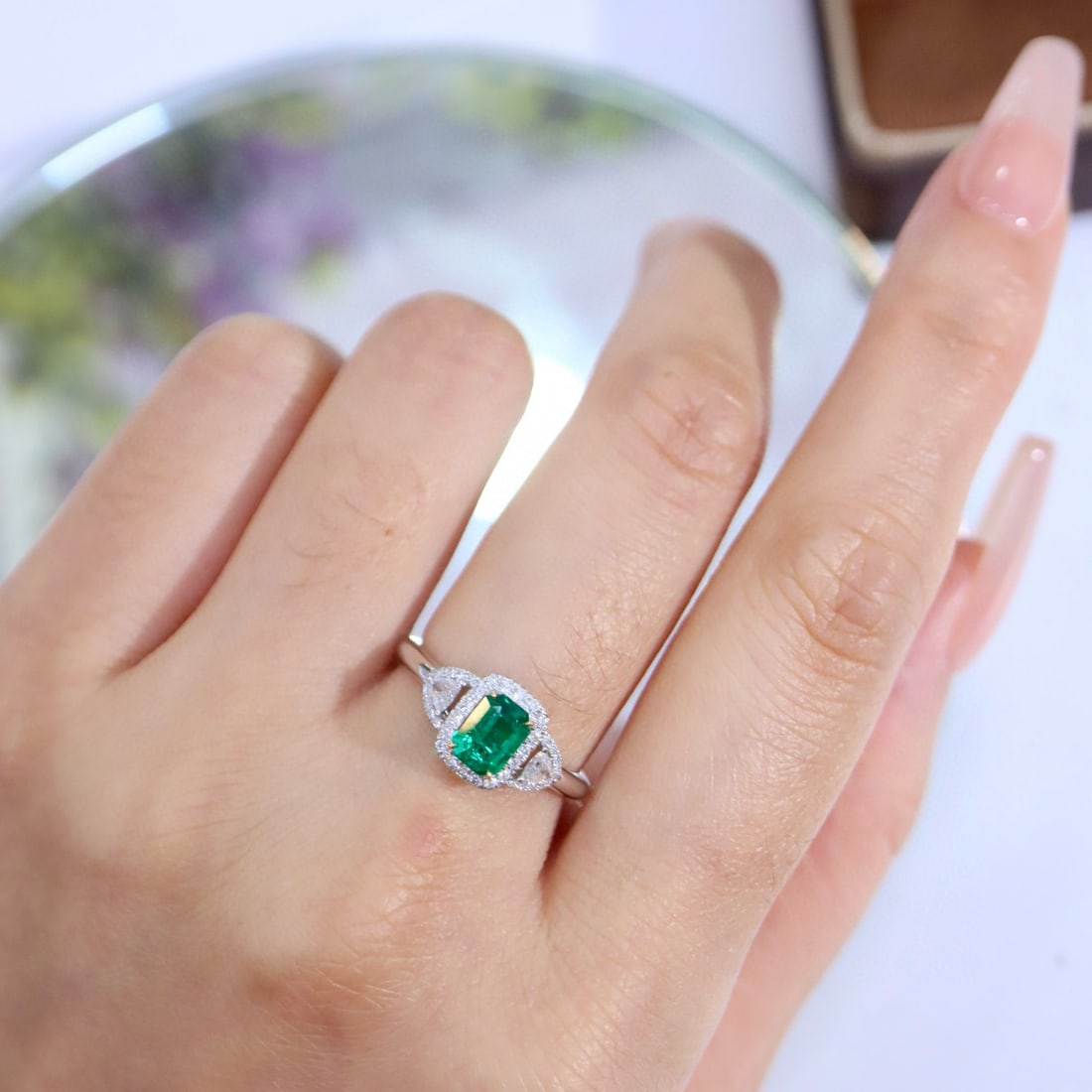 14k Gold 0.78 Ctw Natural Emerald & Diamond Ring - 8