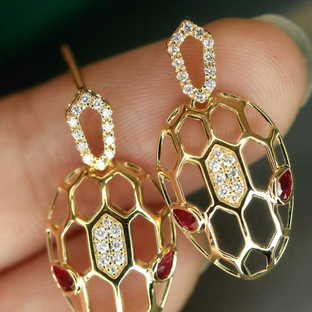 14k Gold 0.54 Ctw Natural Ruby & Diamond Earrings: Ref:231039080 // gold content:14k gold // main gemstone:ruby // shape:pear // carat weight:0. 38ct // color:red // treatment:natural // // adjacent gemstone 2 : diamond // shape:round // carat