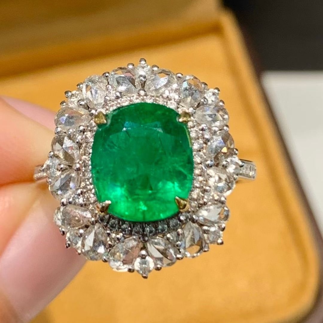14k Gold 2.2 Ct Natural Emerald & Diamond Ring: Ref:231039101 // gold content:14k gold // ring size:7. 25us // // main gemstone:emerald // shape:cushion // carat weight:2. 2ct // color:green // treatment:natural // // adjacent gemstone 2 : diamond