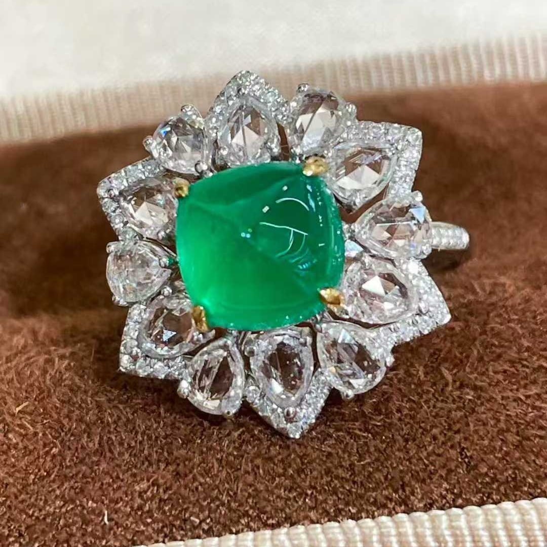 14k Gold 2.5 Ct Natural Emerald & Sapphire & Diamond Ring: Ref:231039106 // gold content:14k gold // ring size:7. 25us // // main gemstone:emerald // shape:sugar-loaf // carat weight:2. 5ct // color:green // treatment:natural // // adjacent gemstone 2 :