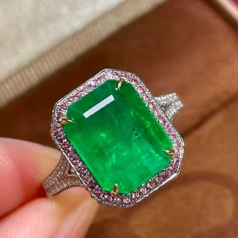 14k Gold 4.5 Ct Natural Emerald & Sapphire & Diamond Ring: Ref:231039110 // gold content:14k gold // ring size:7. 25us // // main gemstone:emerald // shape:octagonal // carat weight:4. 5ct // color:green // treatment:natural // // adjacent gemstone 2 :