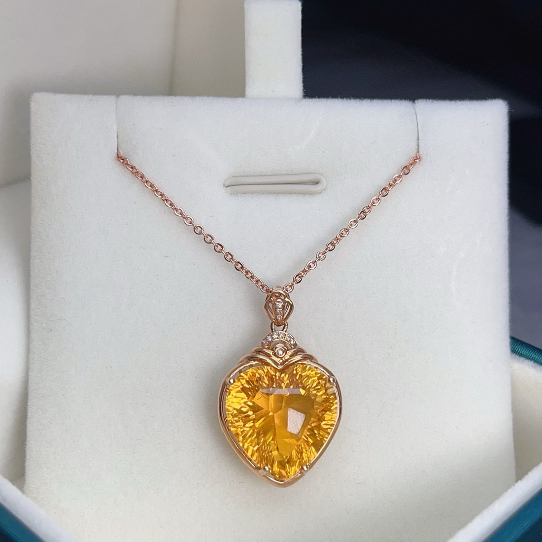 14k Gold 11 Ct Natural Citrine & Diamond Pendant( Without Chain ): Ref:231039112 // gold content:14k gold // main gemstone:citrine // shape:heart // carat weight:11ct // color:yellow // treatment:natural // // adjacent gemstone 2 : diamond // number of stones:10 //