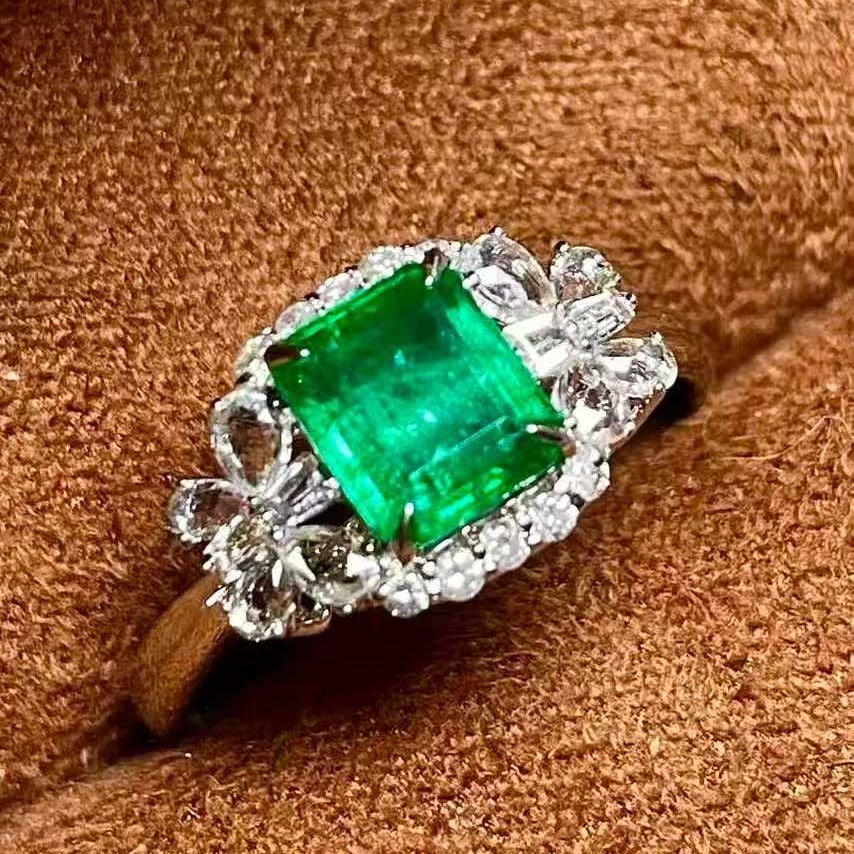 14k Gold 1.2 Ctw Natural Emerald & Diamond Ring - 6
