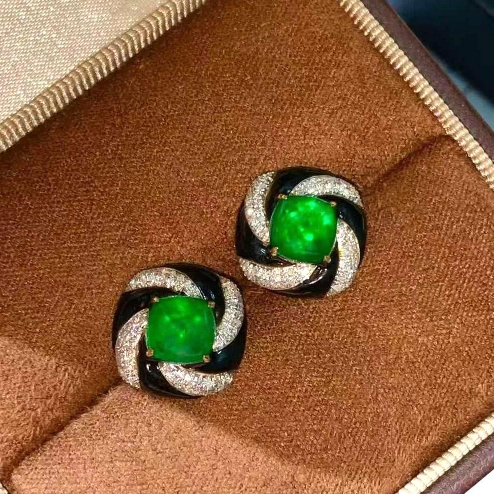 14k Gold 3.2 Ct Natural Emerald & Diamond Earrings: Ref:231039150 // gold content:14k gold // main gemstone:emerald // shape:sugar-loaf // carat weight:3. 2ct // color:green // treatment:natural // // adjacent gemstone 2 : diamond // shape:round // cla