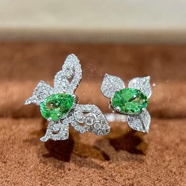 14k Gold 1.33 Ctw Natural Tsavorite & Diamond Ring: Ref:231039177 // gold content:14k gold // ring size:7. 25us // // main gemstone:tsavorite // shape:pear & oval // carat weight:1. 06ct // color:green // treatment:natural // // adjacent gemstone 2 :