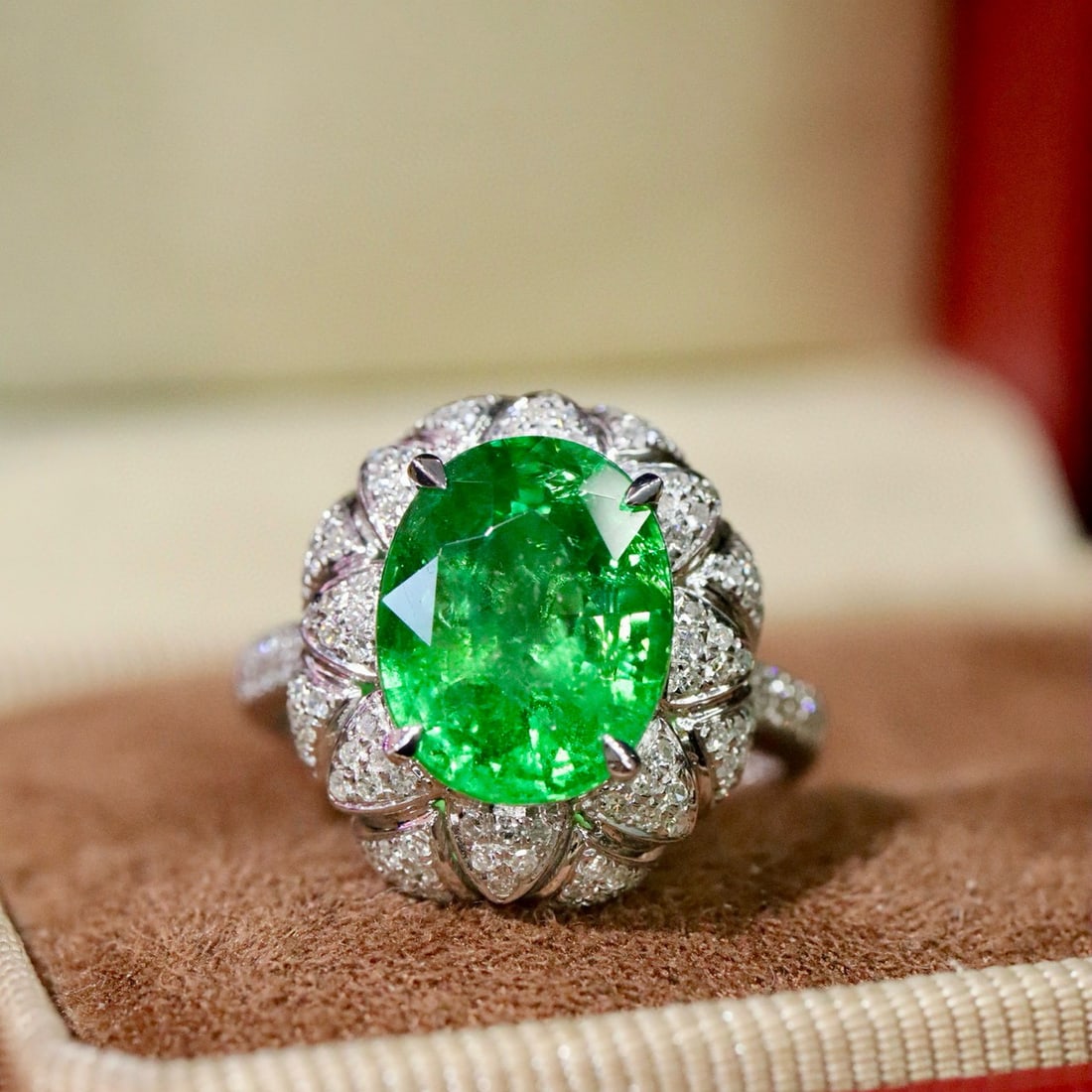14k Gold 4.23 Ctw Natural Tsavorite & Diamond Ring: Ref:231039219 // gold content:14k gold // ring size:7. 25us // // main gemstone:tsavorite // shape:oval // carat weight:3. 75ct // color:green // treatment:natural // // adjacent gemstone 2 : diamond 