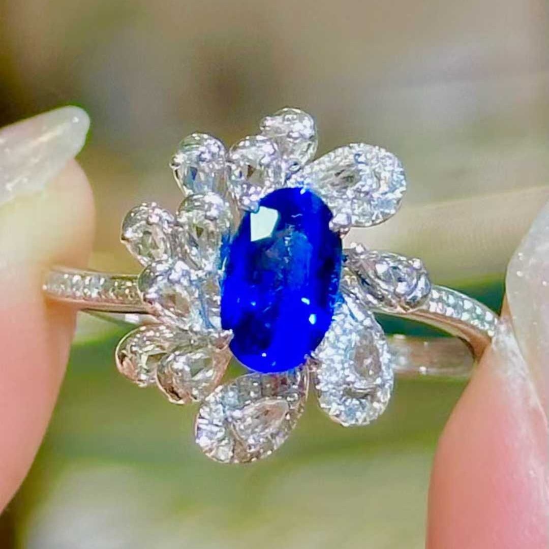 14k Gold 1 Ct Natural Sapphire & Diamond & Sapphire Ring: Ref:231039236 // gold content:14k gold // ring size:7. 25us // // main gemstone:sapphire // shape:oval // carat weight:1ct // color:blue // treatment:natural // // adjacent gemstone 2 : diamond //