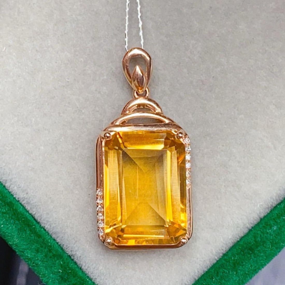 14k Gold 6.88 Ctw Natural Citrine & Diamond Pendant( Without Chain ): Ref:231039244 // gold content:14k gold // main gemstone:citrine // shape:octagonal // carat weight:6. 85ct // color:yellow // treatment:natural // // adjacent gemstone 2 : diamond // number of