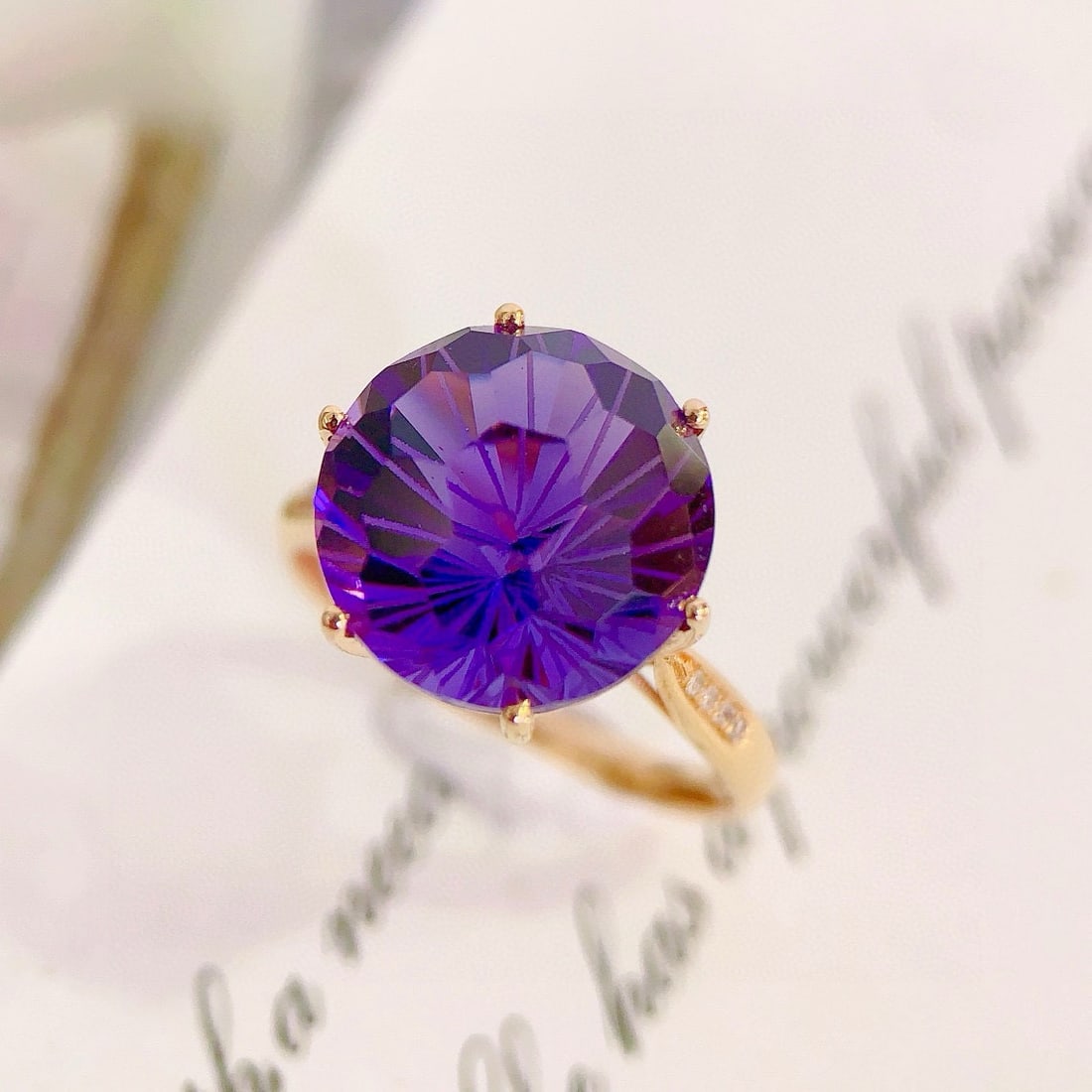 14k Gold 5.83 Ctw Natural Amethyst & Diamond Ring: Ref:231039247 // gold content:14k gold // ring size:7. 25us // // main gemstone:amethyst // shape:round // carat weight:5. 8ct // color:purple // treatment:natural // cut grade:g // // adjacent