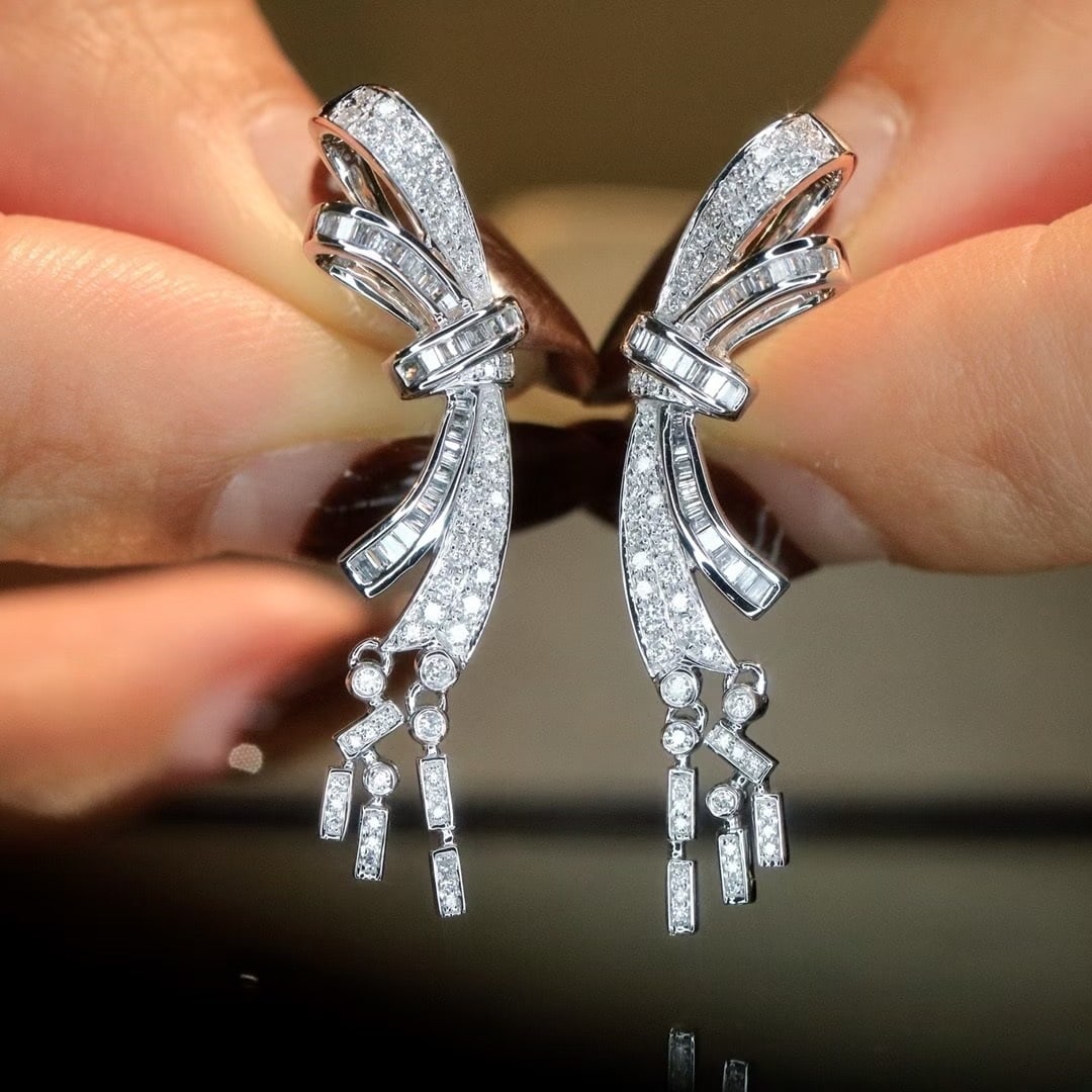 14k Gold 0.6 Ct Natural H Diamond Earrings: Ref:231040011 // gold content:14k gold // main gemstone:diamond // shape:multiply // carat weight:0. 6ct // clarity grade:vs-si // color:h // treatment:natural // Condition: New High Estimate: 5900 Lo