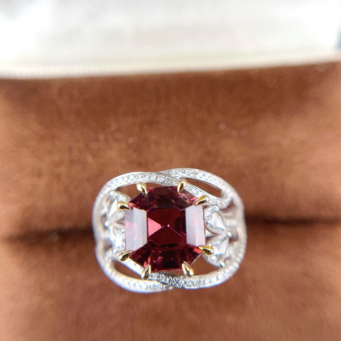 14k Gold 5.26 Ctw Natural Tourmaline & Diamond Ring: Ref:231040030 // gold content:14k gold // ring size:7. 25us // // main gemstone:tourmaline // shape:octagonal // carat weight:4. 75ct // color:red // treatment:natural // // adjacent gemstone 2 :