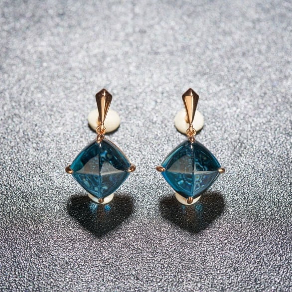 14k Gold 10.5 Ct Natural Topaz Earrings: Ref:231040049 // gold content:14k gold // main gemstone:topaz // shape:suger-loaf // carat weight:10. 5ct // color:blue // treatment:natural // High Estimate: 3100 Low Estimate: 2100 Condition: New