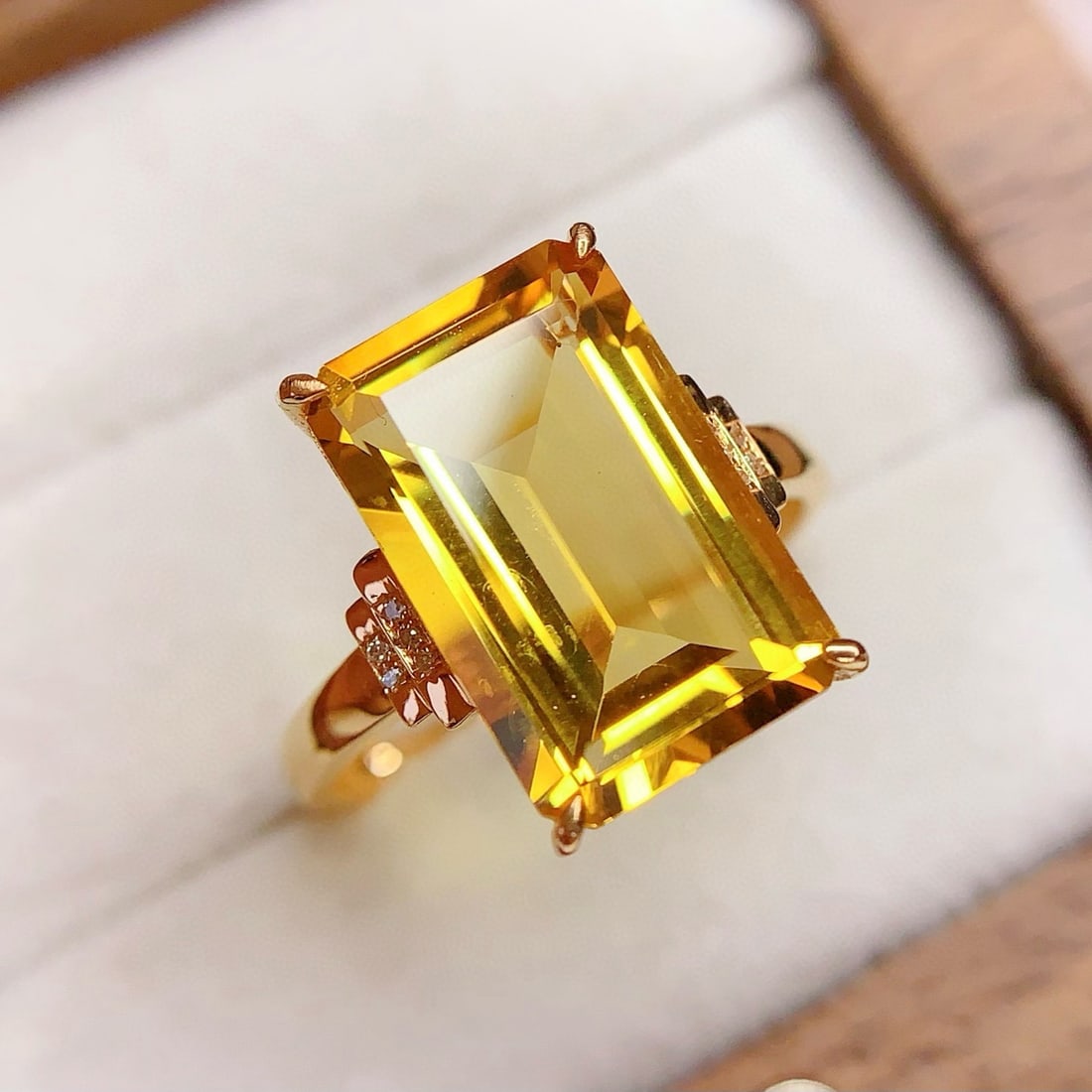 14k Gold 7 Ct Natural Citrine & Diamond Ring: Ref:231040066 // gold content:14k gold // ring size:7. 25us // // main gemstone:citrine // shape:octagonal // carat weight:7ct // color:yellow // treatment:natural // // adjacent gemstone 2 : diamond