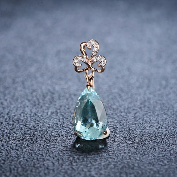 14k Gold 3.95 Ct Natural Aquamarine & Diamond Pendant( Without Chain ): Ref:231040078 // gold content:14k gold // main gemstone:aquamarine // shape:pear // carat weight:3. 95ct // color:santa maria color // treatment:natural // // adjacent gemstone 2 : diamond //