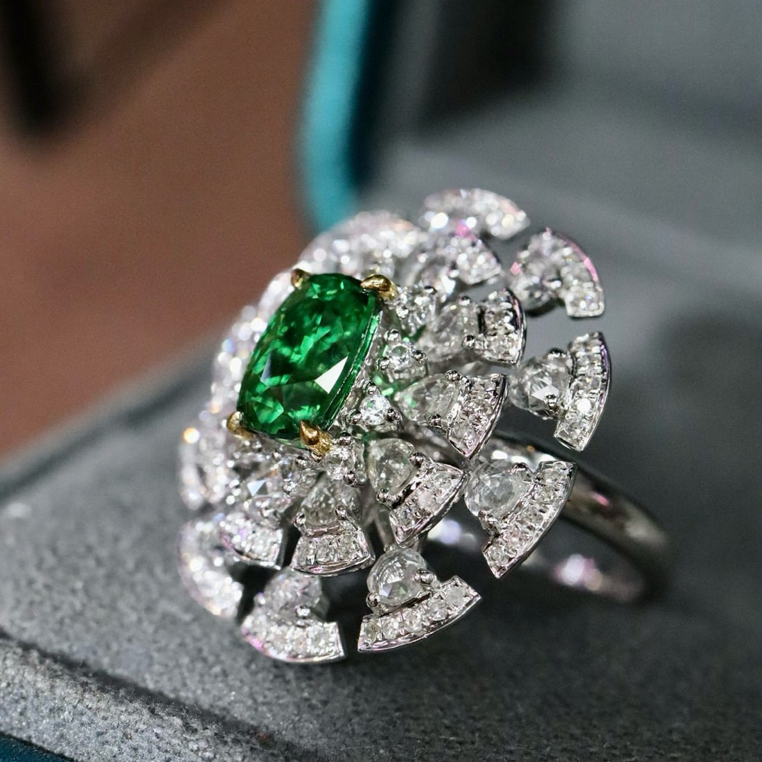14k Gold 2.12 Ctw Vivid Green Natural Tsavorite & Diamond Ring - 2