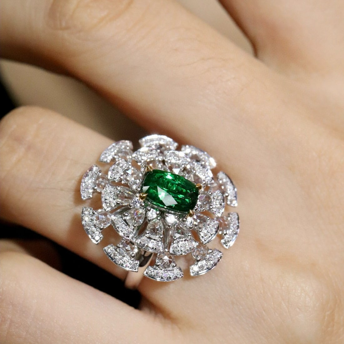 14k Gold 2.12 Ctw Vivid Green Natural Tsavorite & Diamond Ring - 4