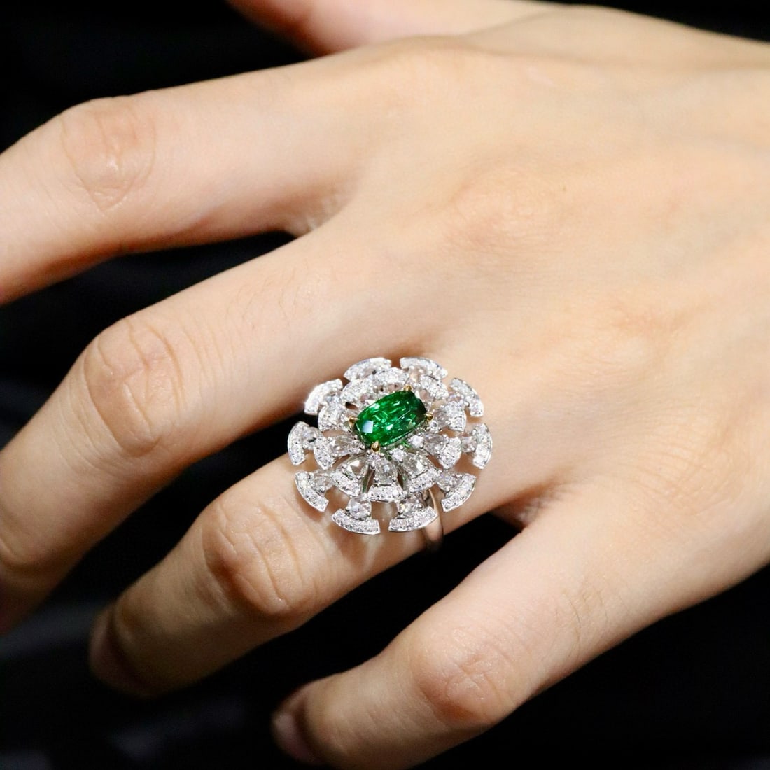 14k Gold 2.12 Ctw Vivid Green Natural Tsavorite & Diamond Ring - 5