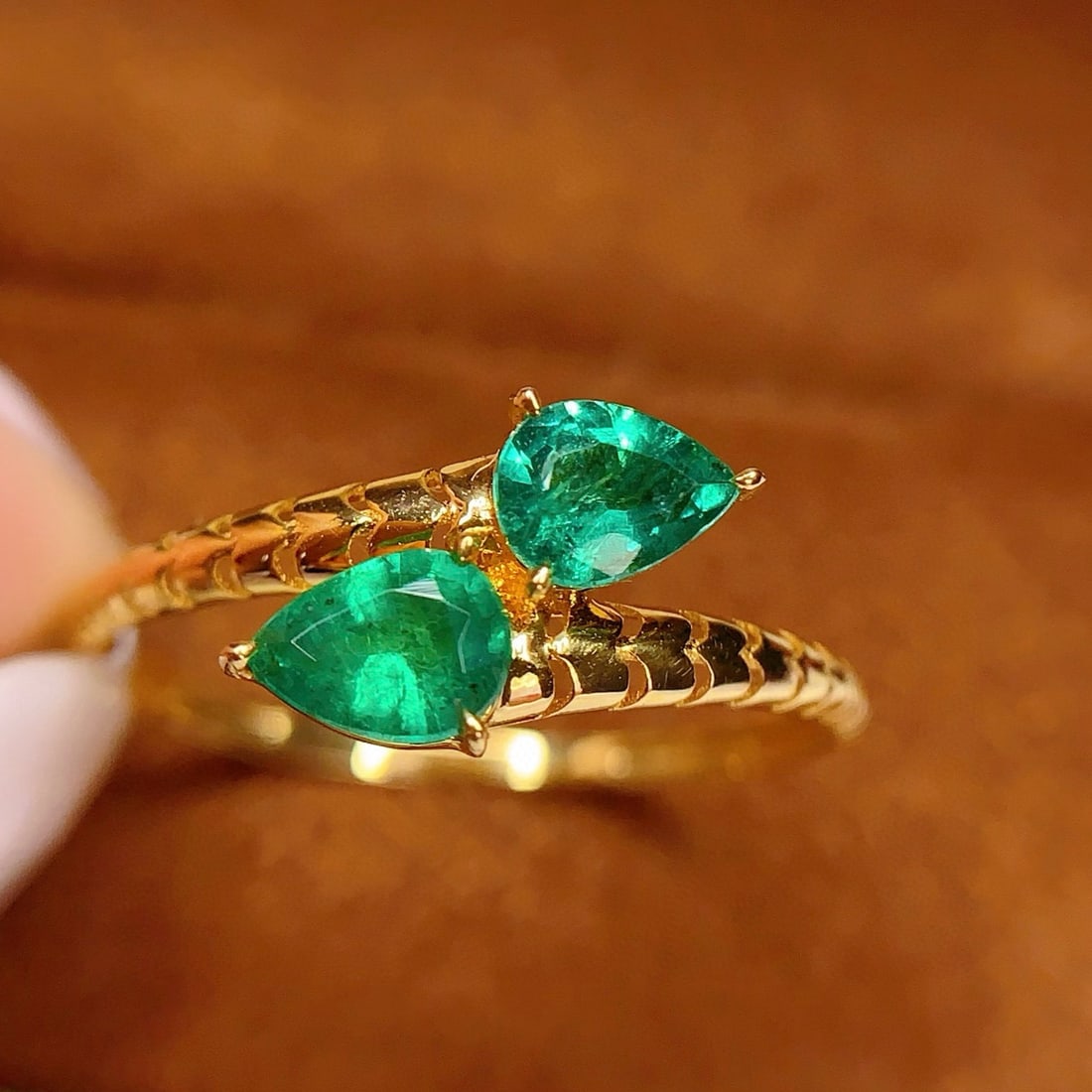 14k Gold 0.7 Ct Natural Emerald Ring - 2