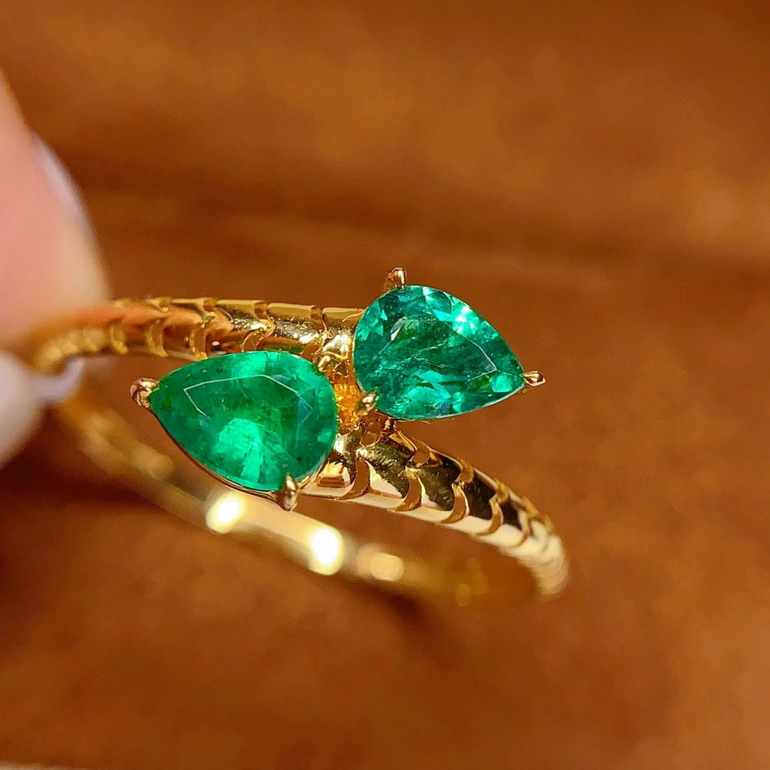 14k Gold 0.7 Ct Natural Emerald Ring - 3