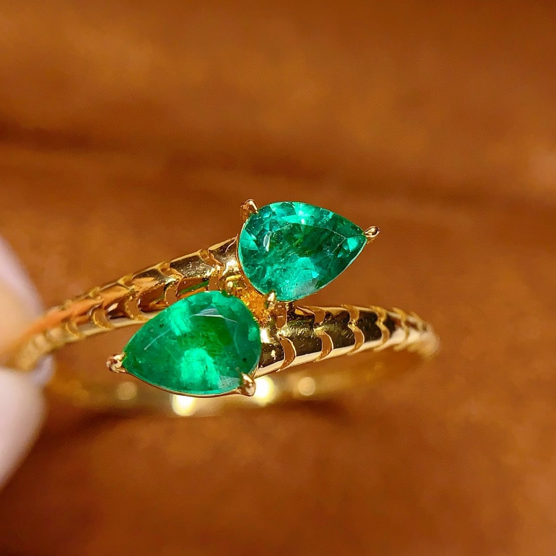 14k Gold 0.7 Ct Natural Emerald Ring - 4