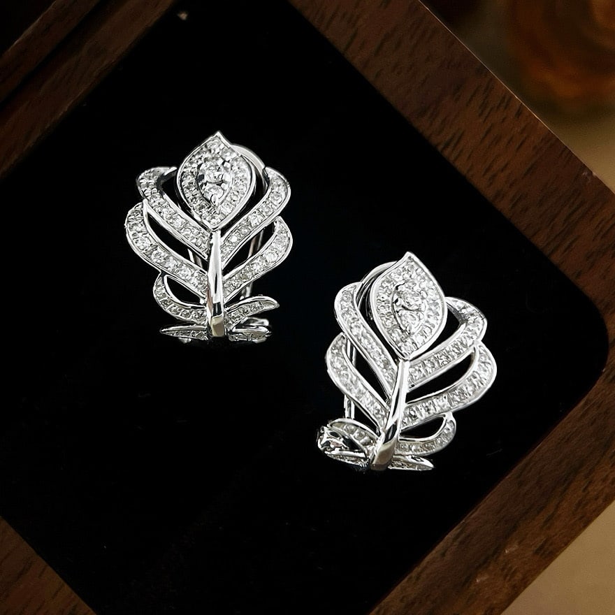 14k Gold 0.54 Ct Natural H Diamond Earrings: Ref:231040145 // gold content:14k gold // main gemstone:diamond // shape:round // carat weight:0. 54ct // clarity grade:vs-si // color:h // treatment:natural // cut grade:g // High Estimate: 6500 Low 