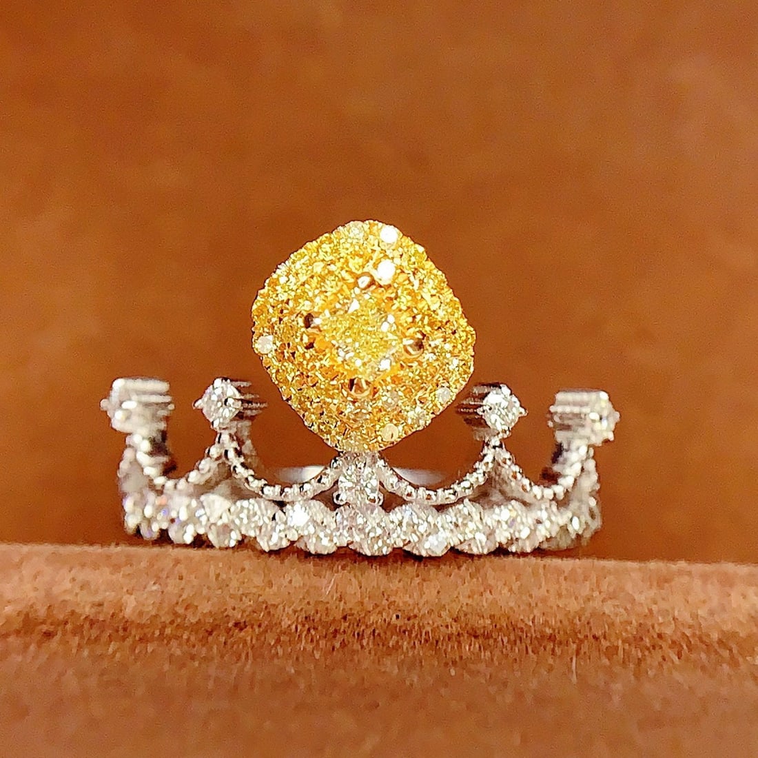 14k Gold 0.38 Ct Natural Yellow Diamond & Diamond Ring - 2