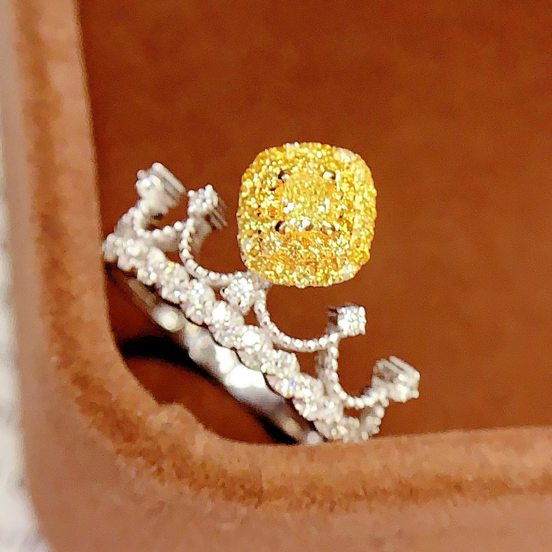 14k Gold 0.38 Ct Natural Yellow Diamond & Diamond Ring - 6
