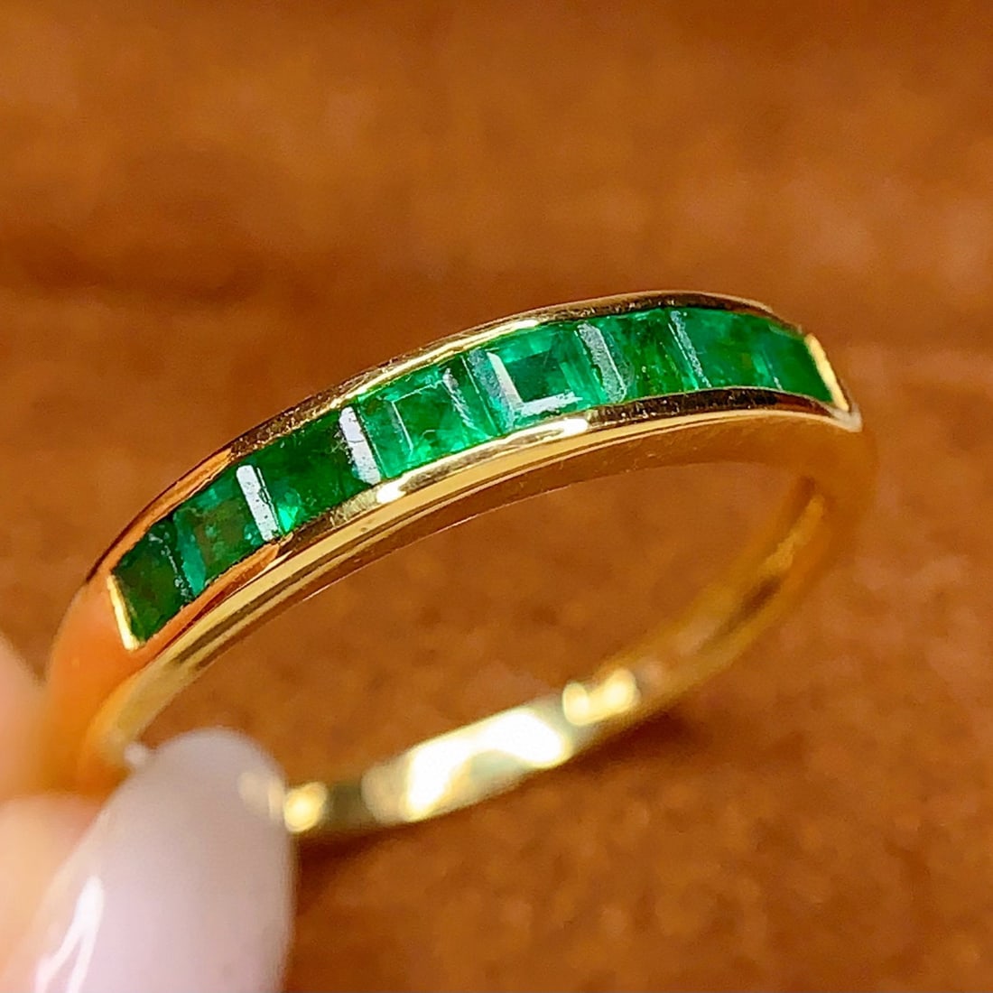 14k Gold 1 Ct Vivid Green Natural Emerald Ring: Ref:231040170 // gold content:14k gold // ring size:7. 25us // // main gemstone:emerald // shape:square // carat weight:1ct // color:vivid green // treatment:natural // Condition: New High Estimate: