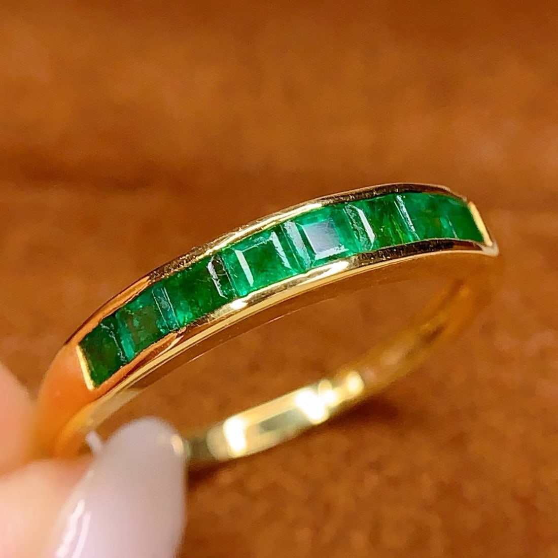 14k Gold 1 Ct Vivid Green Natural Emerald Ring - 3