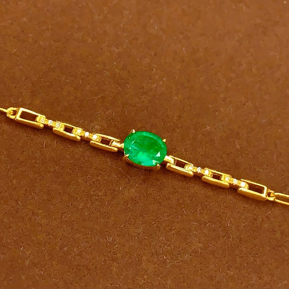 14k Gold 0.8 Ct Vivid Green Natural Emerald & Diamond Bracelet - 2