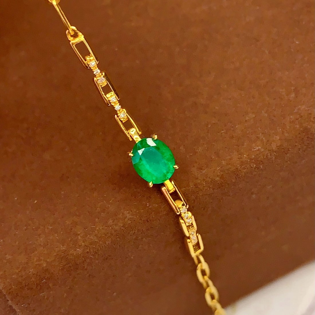 14k Gold 0.8 Ct Vivid Green Natural Emerald & Diamond Bracelet - 4