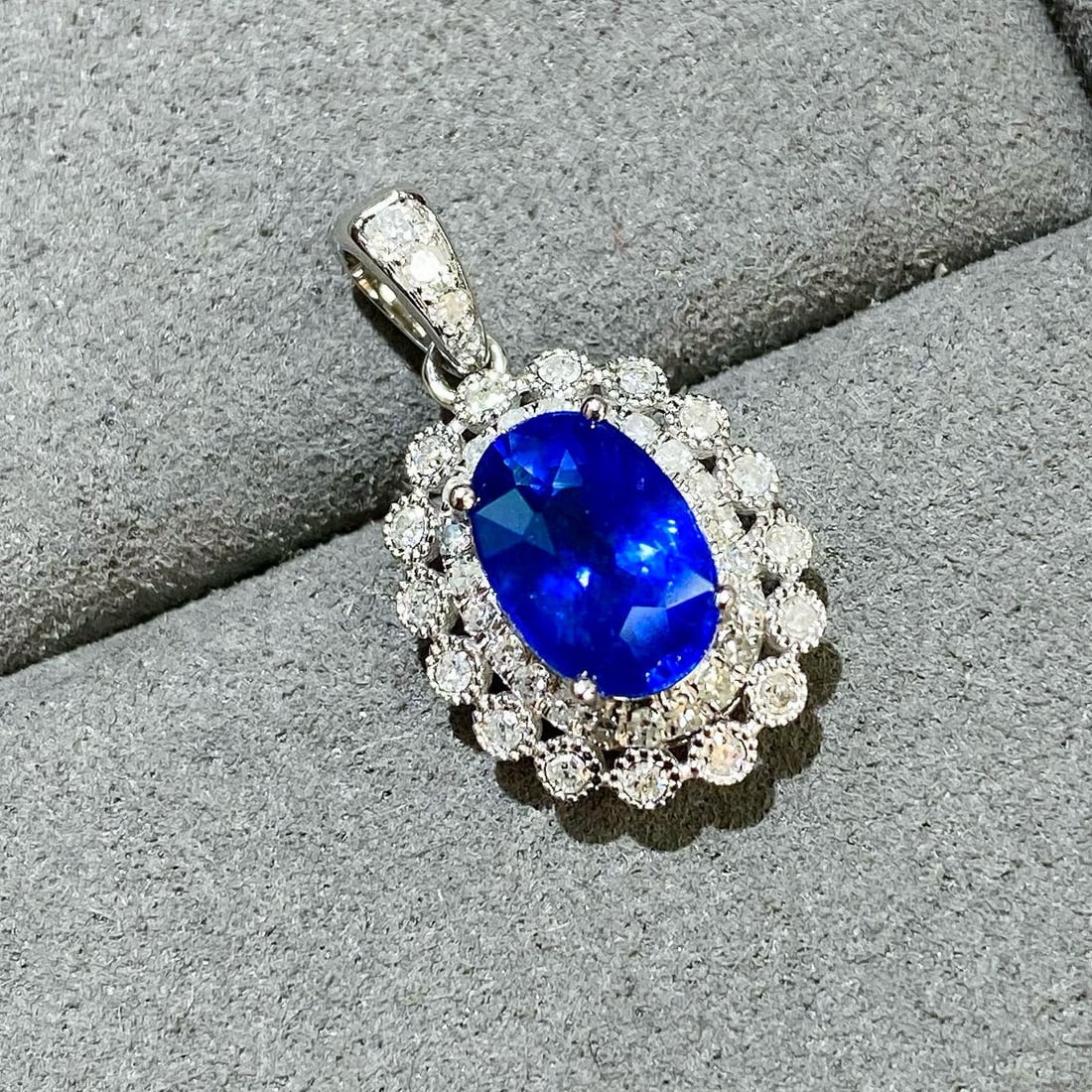 14k Gold 2.69 Ctw Natural Sapphire & Diamond Pendant( Without Chain ): Ref:231040174 // gold content:14k gold // main gemstone:sapphire // shape:oval // carat weight:2. 39ct // color:royal blue // treatment:natural // // adjacent gemstone 2 : diamond // shape:round //
