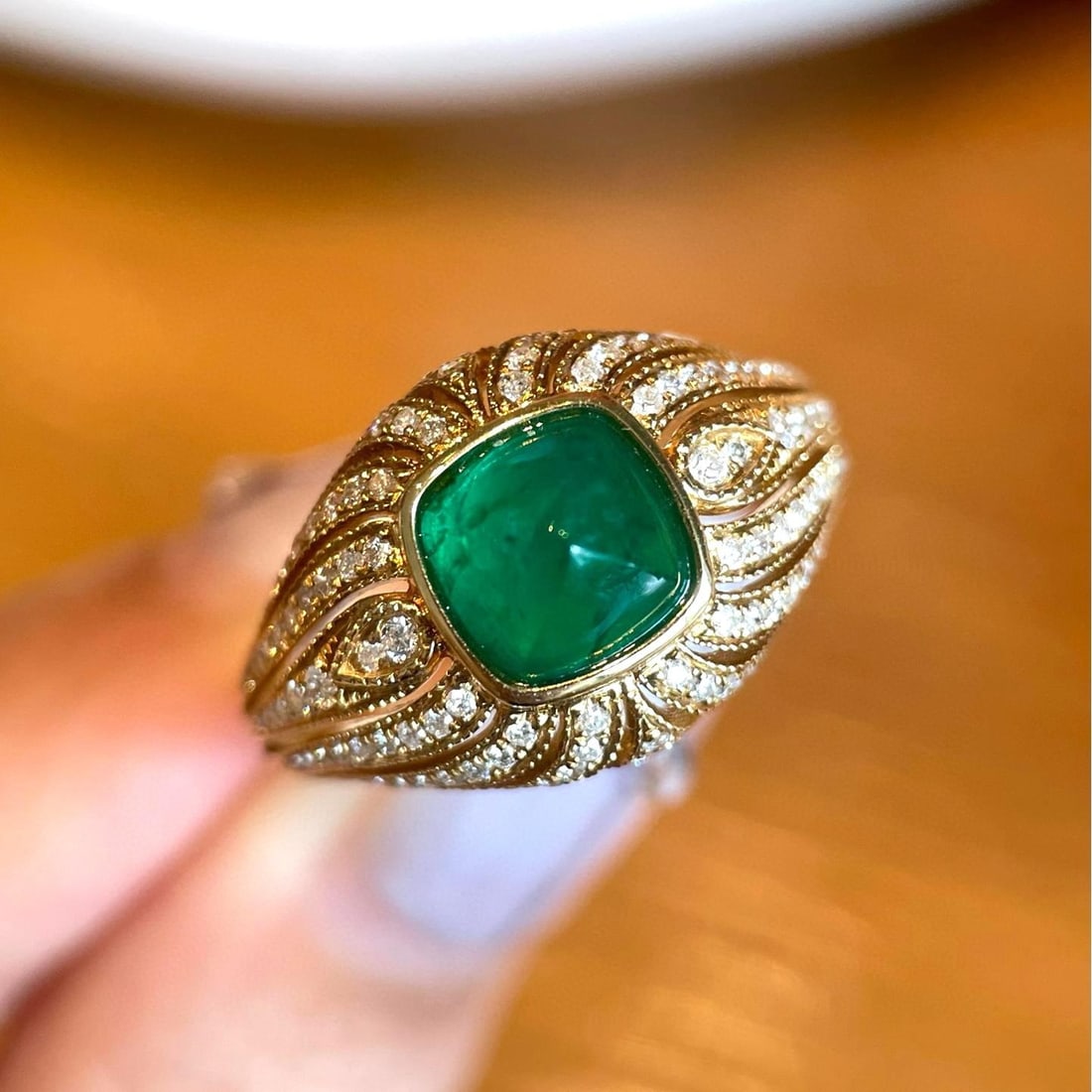 14k Gold 2.1 Ct Vivid Green Natural Emerald & Diamond Ring: Ref:231040175 // gold content:14k gold // ring size:7. 25us // // main gemstone:emerald // shape:suger-loaf // carat weight:2. 1ct // color:vivid green // treatment:natural // // adjacent gemstone 2