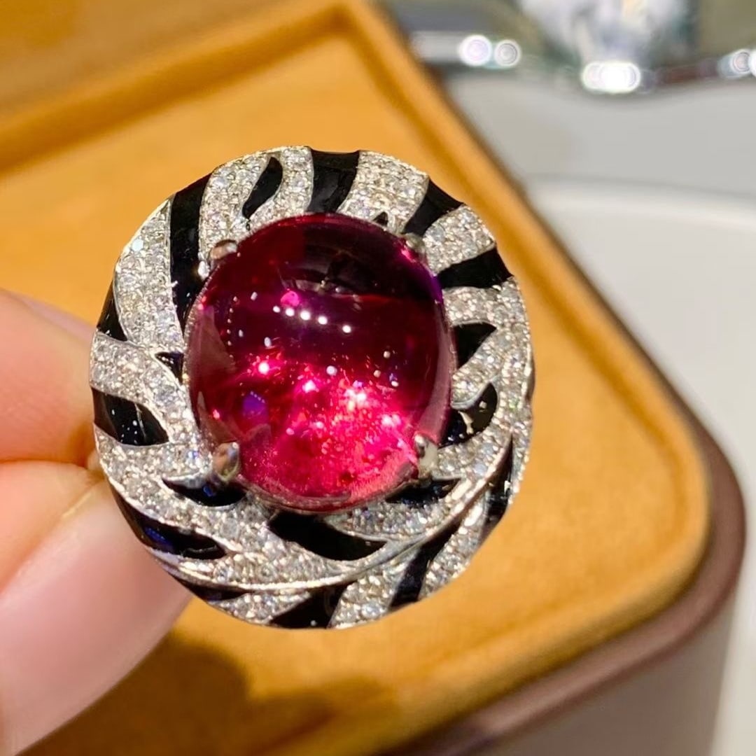 14k Gold 6 Ct Natural Tourmaline & Diamond Ring: Ref:231040179 // gold content:14k gold // ring size:7. 25us // // main gemstone:tourmaline // shape:oval // carat weight:6ct // color:red // treatment:natural // // adjacent gemstone 2 : diamond //