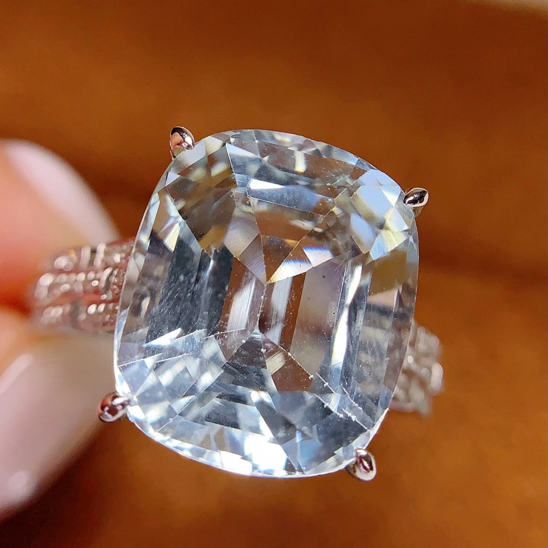 14k Gold 8.5 Ct Natural Aquamarine & Diamond Ring: Ref:231040180 // gold content:14k gold // ring size:7. 25us // // main gemstone:aquamarine // shape:cushion // carat weight:8. 5ct // color:blue // treatment:natural // // adjacent gemstone 2 : diamon