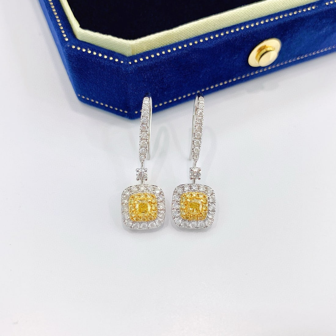 14k Gold 0.68 Ctw Natural Yellow Diamond & Diamond Earrings: Ref:231040202 // gold content:14k gold // main gemstone:yellow diamond // shape:cushion // carat weight:0. 26ct // color:yellow // treatment:natural // // adjacent gemstone 2 : diamond // shape:round 