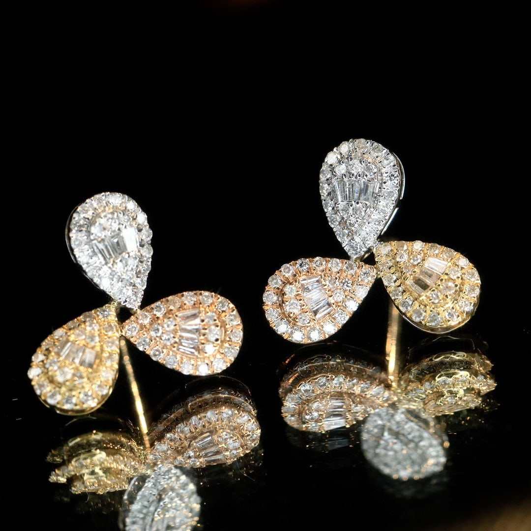 14k Gold 0.66 Ct Natural H Diamond Earrings: Ref:231040205 // gold content:14k gold // main gemstone:diamond // shape:multiply // carat weight:0. 66ct // clarity grade:vs-si // color:h // treatment:natural // Low Estimate: 3300 Condition: New