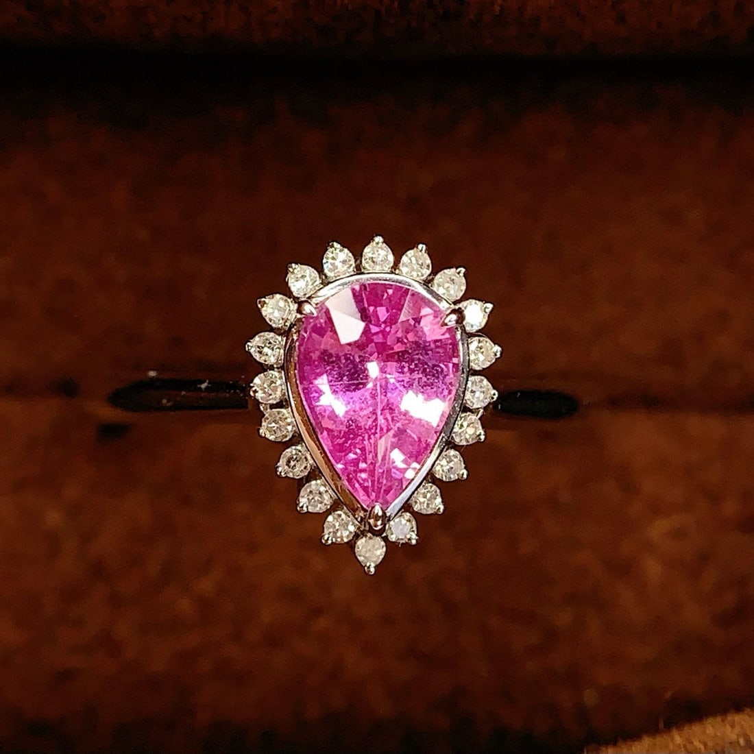 14k Gold 1.3 Ct Natural Sapphire & Diamond Ring: Ref:231040220 // gold content:14k gold // ring size:7. 25us // // main gemstone:sapphire // shape:pear // carat weight:1. 3ct // color:pink // treatment:natural // // adjacent gemstone 2 : diamond //