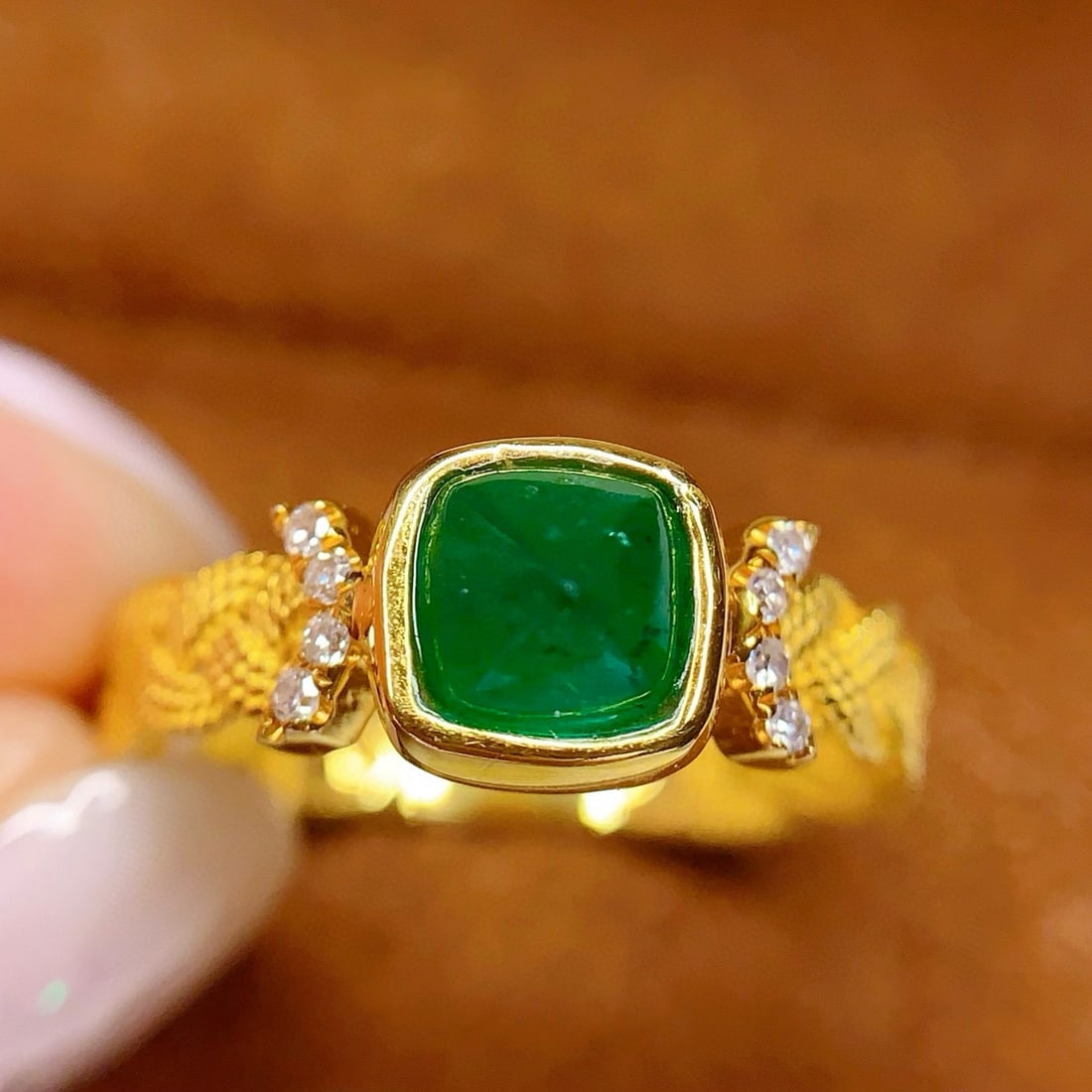 14k Gold 1 Ct Vivid Green Natural Emerald & Diamond Ring - 2