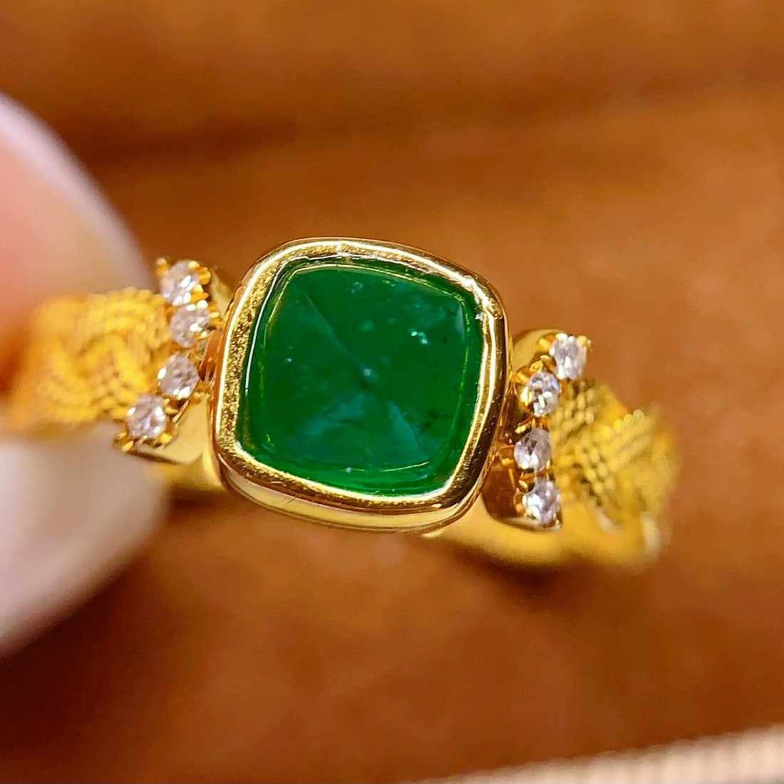 14k Gold 1 Ct Vivid Green Natural Emerald & Diamond Ring - 4