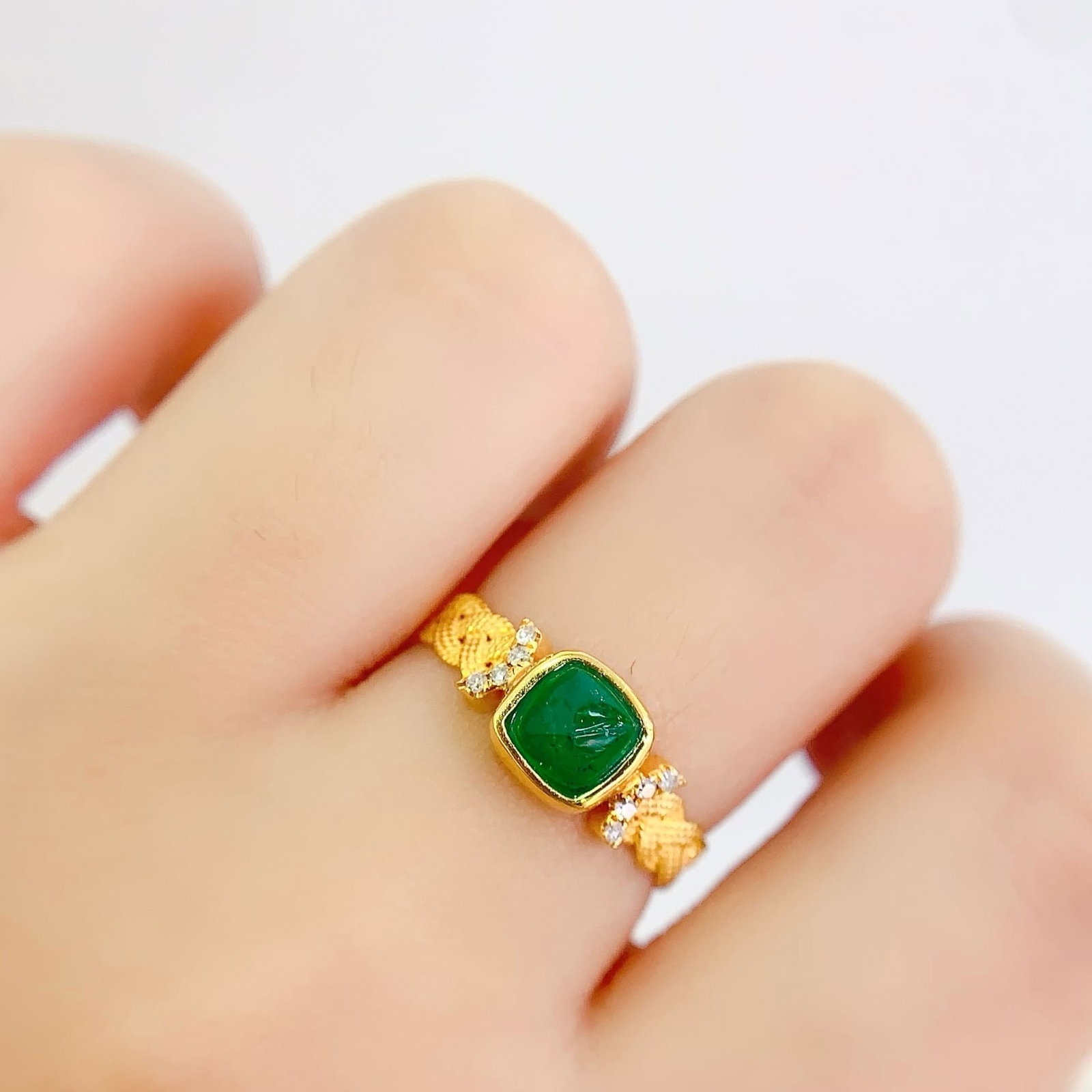 14k Gold 1 Ct Vivid Green Natural Emerald & Diamond Ring - 6