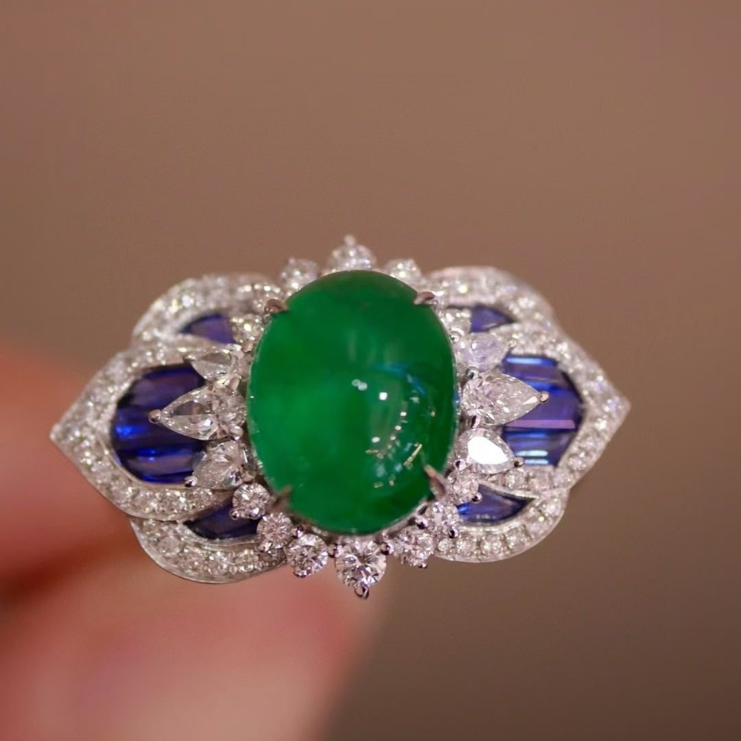 14k Gold 3.17 Ctw Vivid Green Natural Emerald & Diamond Ring: Ref:231040231 // gold content:14k gold // ring size:7. 25us // // main gemstone:emerald // shape:oval // carat weight:2. 6ct // color:vivid green // treatment:natural // // adjacent gemstone 2 : diamo