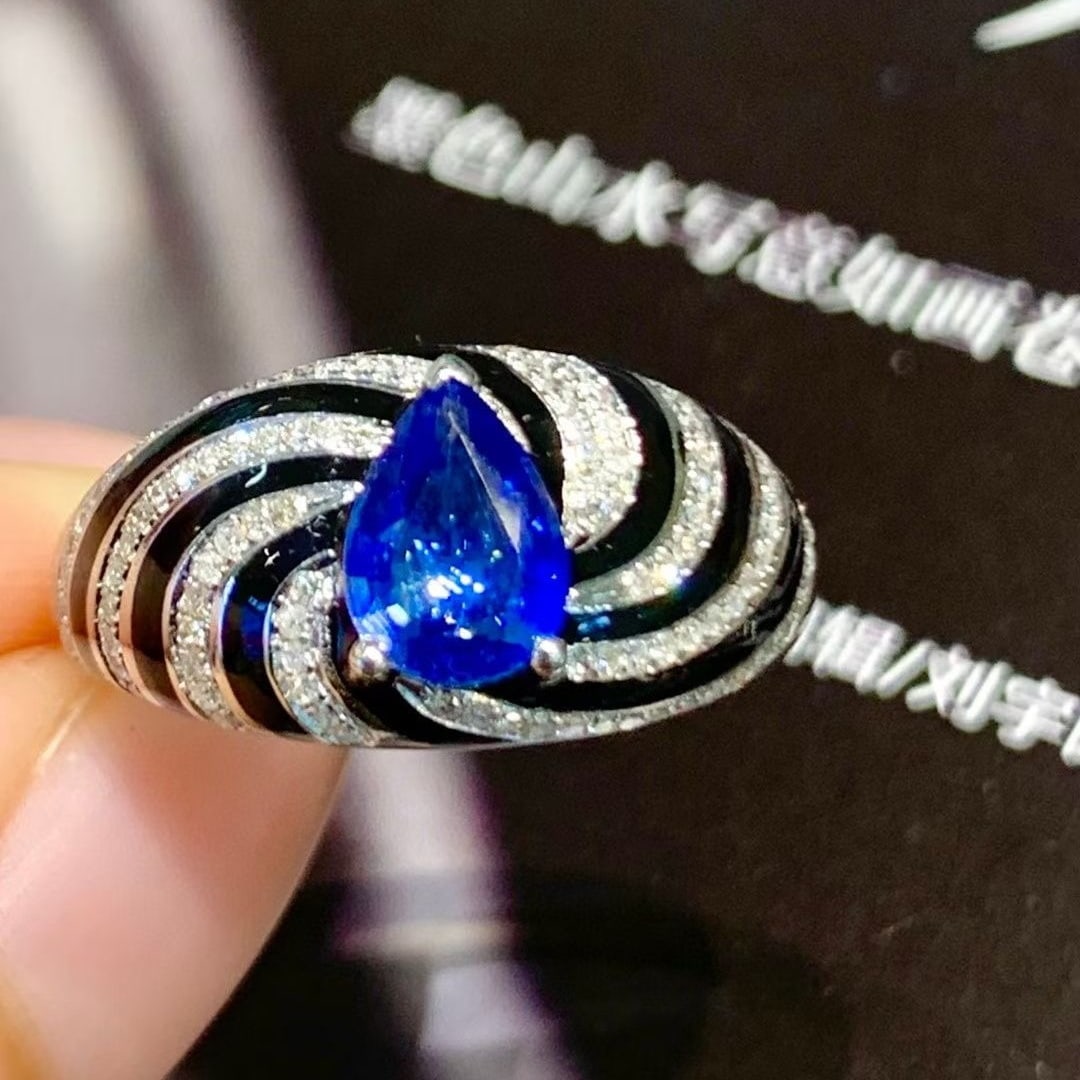 14k Gold 1 Ct Natural Sapphire & Diamond Ring: Ref:231040232 // gold content:14k gold // ring size:7. 25us // // main gemstone:sapphire // shape:pear // carat weight:1ct // color:cornflower blue // treatment:natural // // adjacent gemstone 2 :